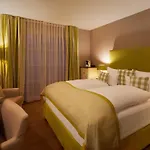 Fuchsbau Romantik & Restaurant & Fox Bar Hotel 4*