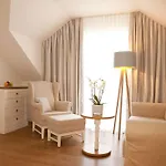 Fuchsbau Romantik & Restaurant & Fox Bar 4* Тиммендорфер-Штранд