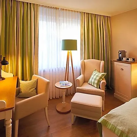 Fuchsbau Romantik & Restaurant & Fox Bar Hotel 4*