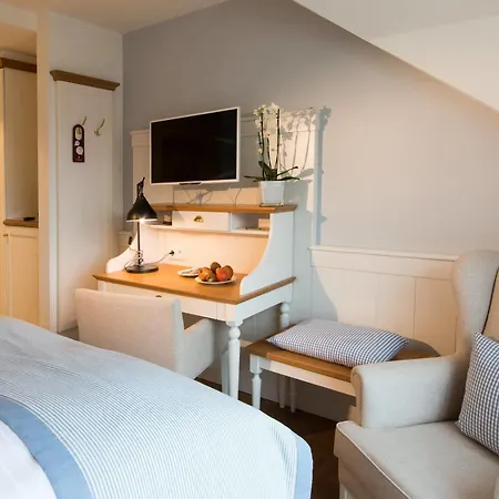 Fuchsbau Romantik & Restaurant & Fox Bar 4*