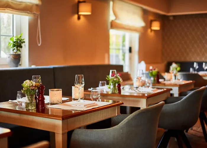 Fuchsbau Romantik & Restaurant & Fox Bar Hotel 4*