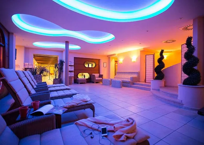 Fuchsbau Romantik & Restaurant & Fox Bar Hotel 4*